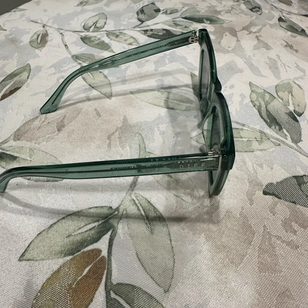 Diff Eyewear Green Transparent Sunglasses - Picture 3 of 6